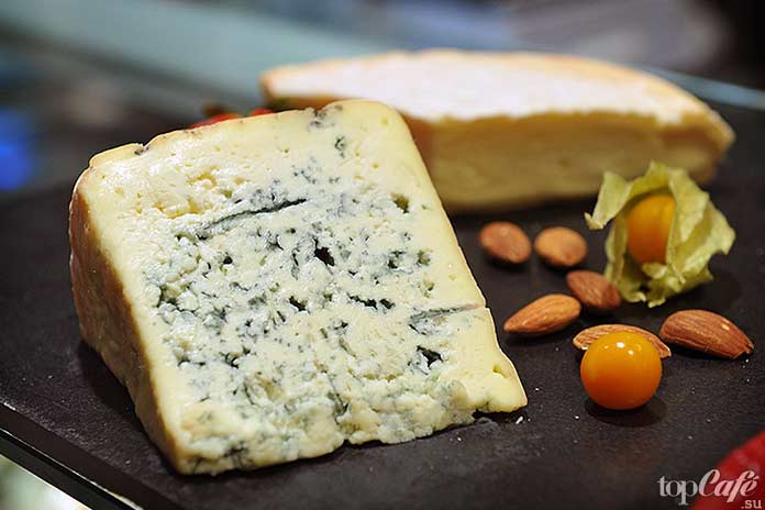 Сыр с плесенью