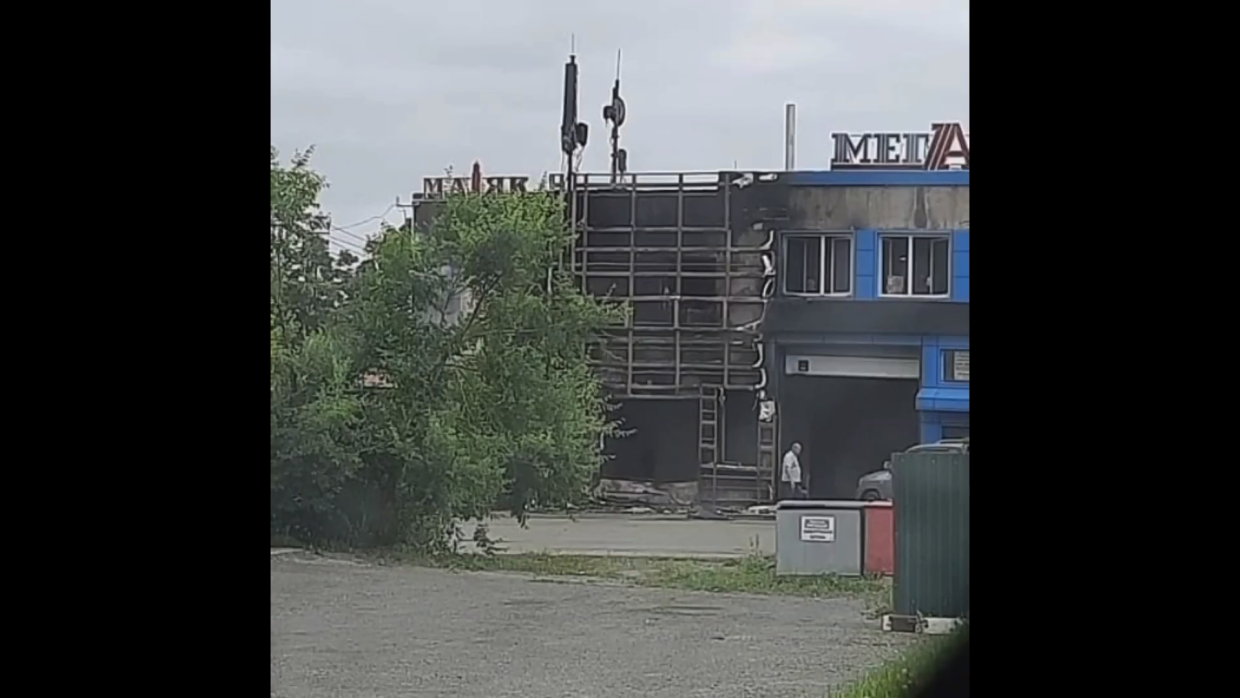 Житель Приморья устроил пожар у дверей клуба, в который его не впустили