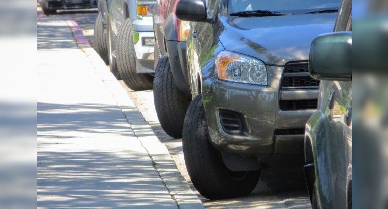 Автоводителям указали на частую ошибку при парковке машины