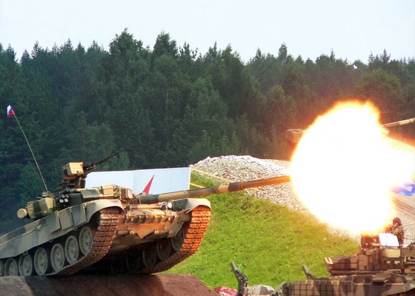 «Они там с ума сошли»? Запад отреагировал на танки и автоматы РФ, стреляющие боеприпасами НАТО