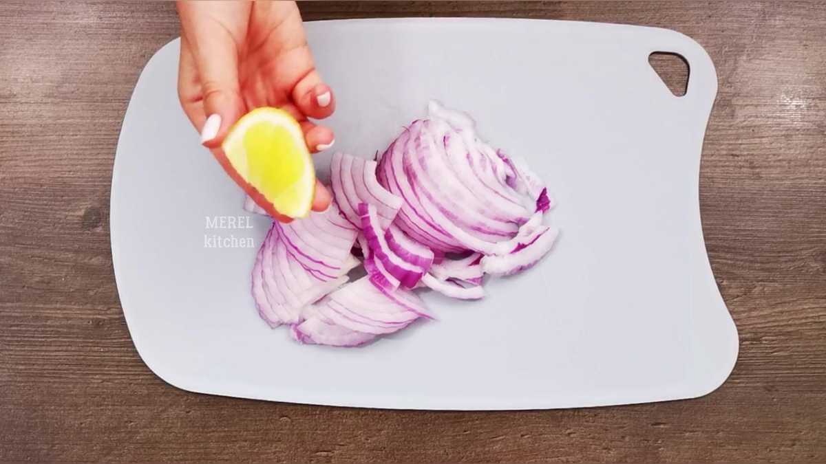 Ну очень вкусный салат! А главное полезный, этот салат для меня просто находка! Я на таком салате к лету скинула 7 килограмм за 3 недели!-8