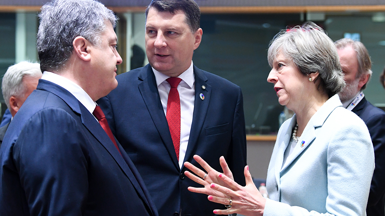 Тереза Мэй хочет воевать против России в союзе с Украиной, Молдавией, Азербайджаном, Арменией, Грузией и Белоруссией Тереза Мэй хочет воевать против России в союзе с Украиной, Молдавией, Азербайджаном, Арменией, Грузией и Белоруссией