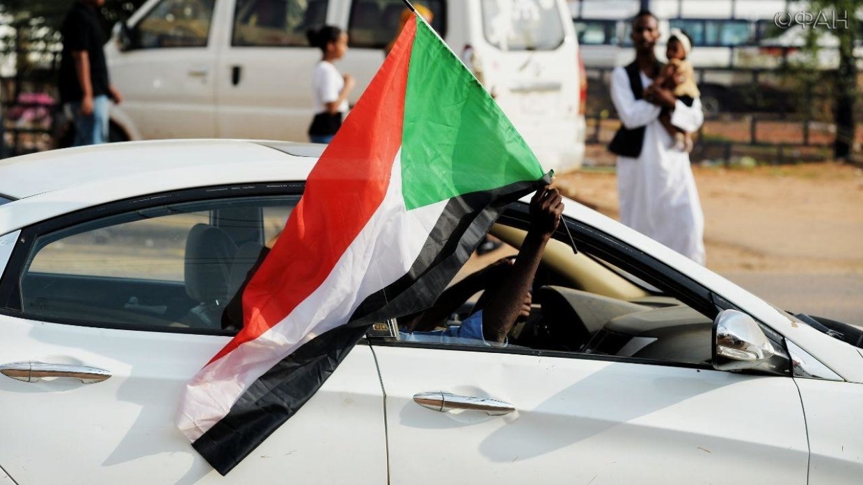 Судан празднует подписание конституционной декларации