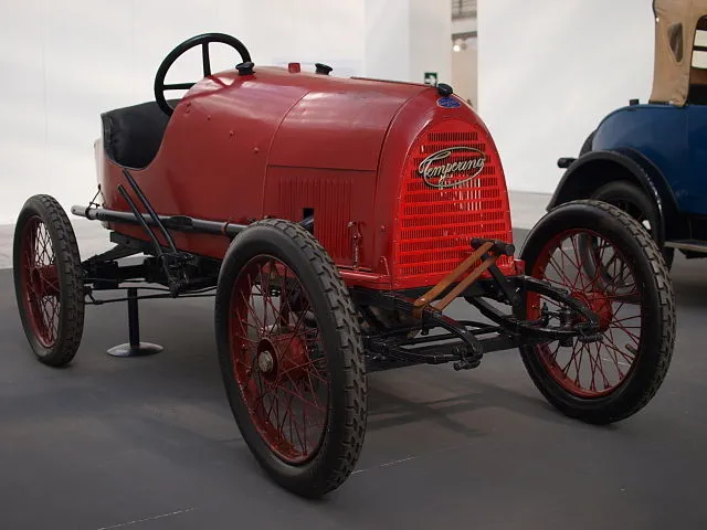 Temperino. Фирма существовала с 1906 по 1924 годы и специализировалась на компактных автомобилях. На снимке Temperino 8/10 HP (1920).