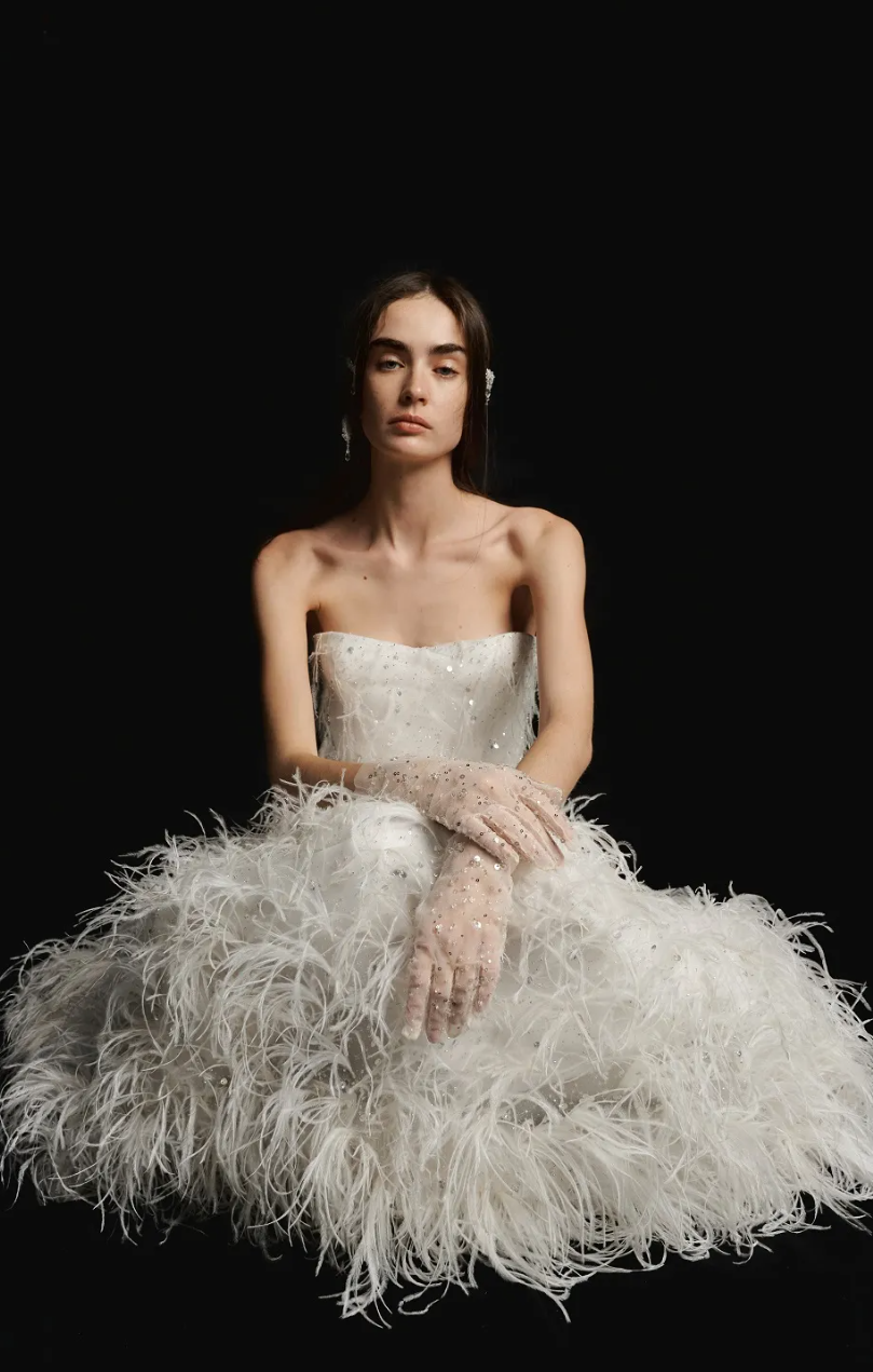 Valentin Yudashkin: Смелые силуэты и многоликий белый в новой свадебной коллекции