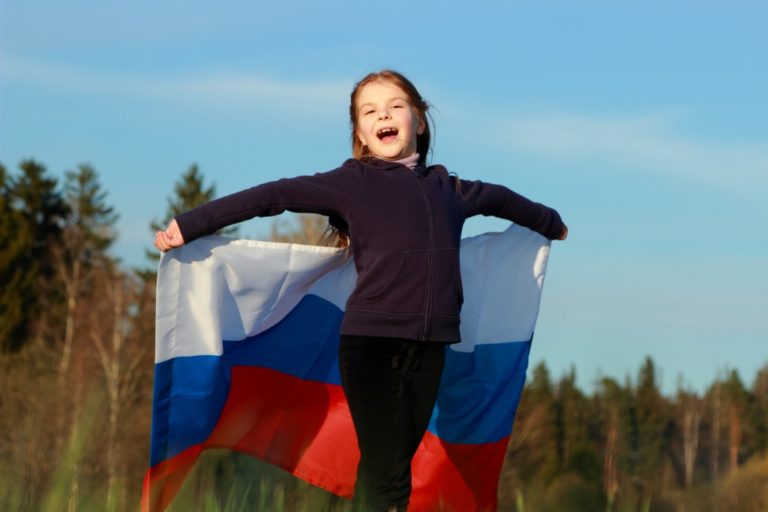 Латвиец с ребёнком вплавь добрался до России и попросил убежища