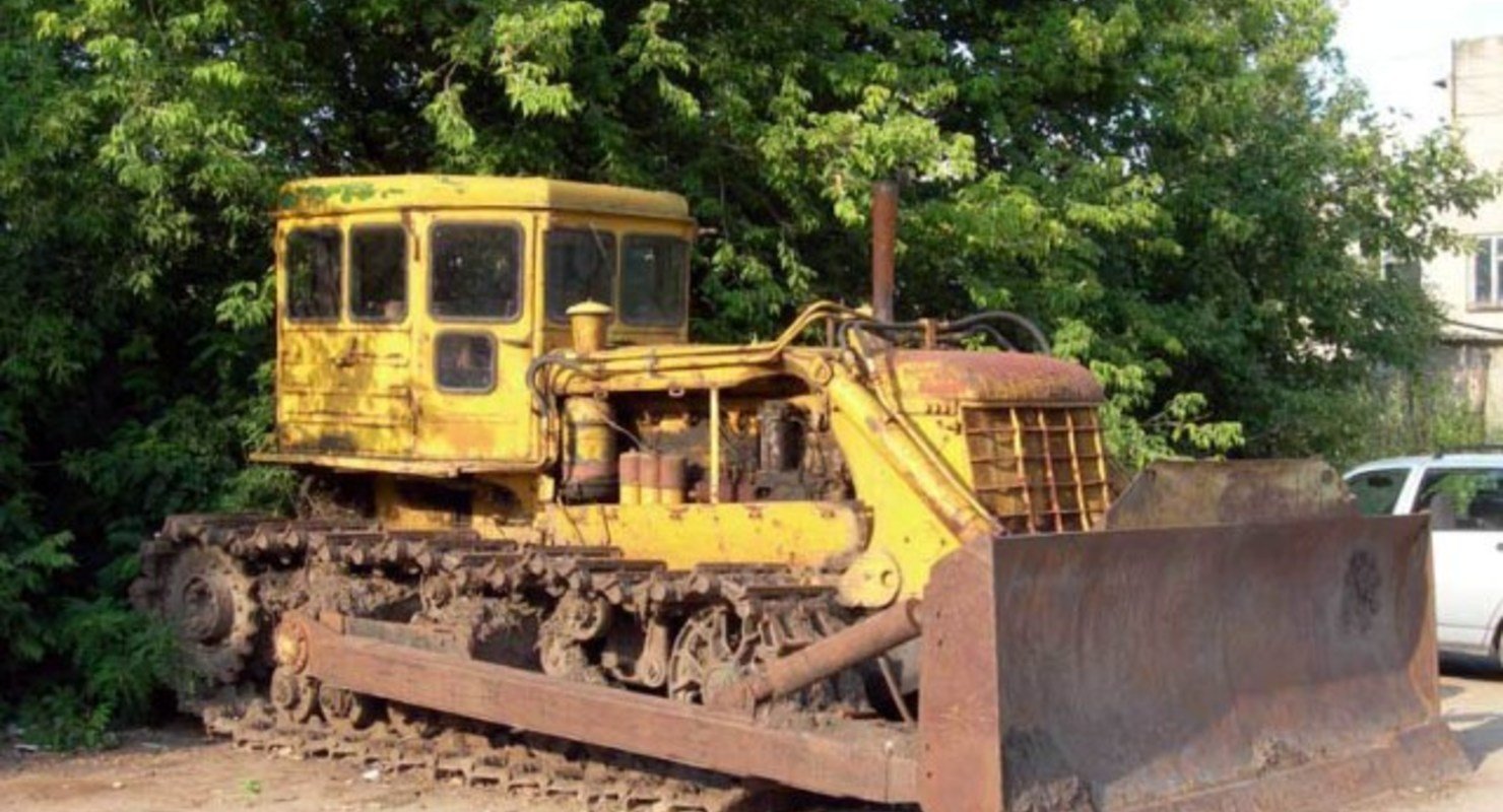 Трактор Т 180 - самый мощный по тяговому классу трактор в СССР