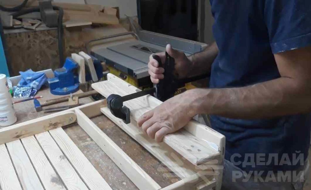 Деревянный столик с подставкой для цветочных горшков Деревянный столик с подставкой для цветочных горшков самоделкин