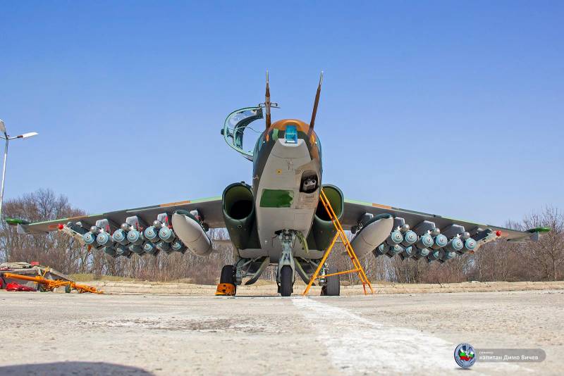 Болгария похвасталась обновленными Су-25 с 24 бомбами на подвесах Болгария похвасталась обновленными Су-25 с 24 бомбами на подвесах Техно