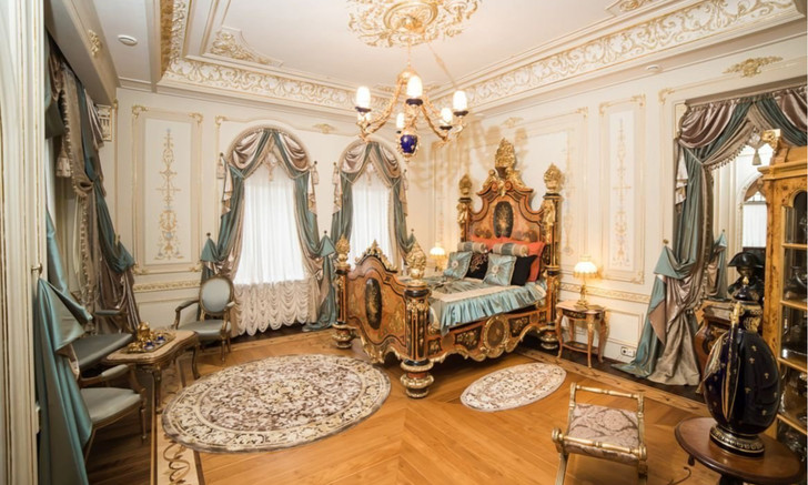 Красота или ужас? 20 фото нереально дорогой квартиры в Петербурге