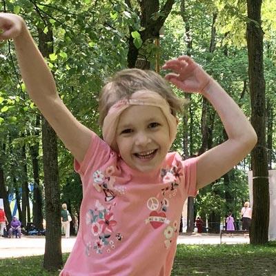 Маша Рябых, 6 лет, двусторонняя тугоухость 4-й степени, состояние после кохлеарной имплантации, требуется слухоречевая реабилитация, 185 220 ₽