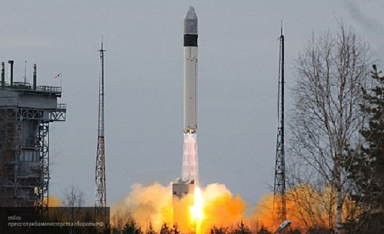 Завод ракета. Ракетно космический комплекс рокот. Рокот космодрома. Ракеты ВКС. Запуск ракеты в космос с космодрома Плесецк.