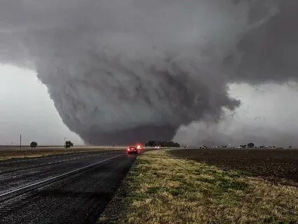 ⚡ ️Один из крупнейших в истории торнадо прошелся по американскому штату Тех...
