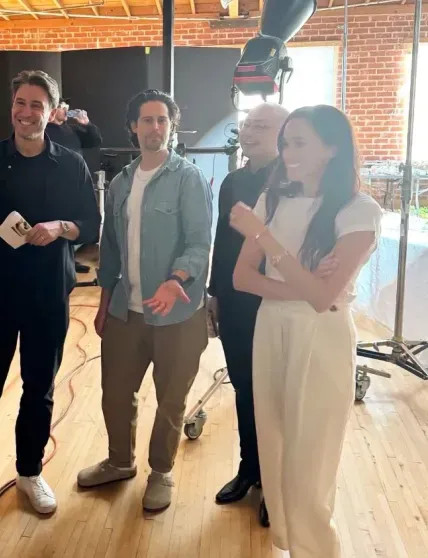 Обидчивость и тяжёлый характер: инсайдеры рассказали, почему Netflix разорвал контракт с Меган Маркл Меган, Netflix, Маркл, словам, связи, время, Гарри, принца, сотрудничества, Доннелли, команды, могла, прямо, отключиться, просто, брендом, известно, Variety, СассекскиеВ, входящий