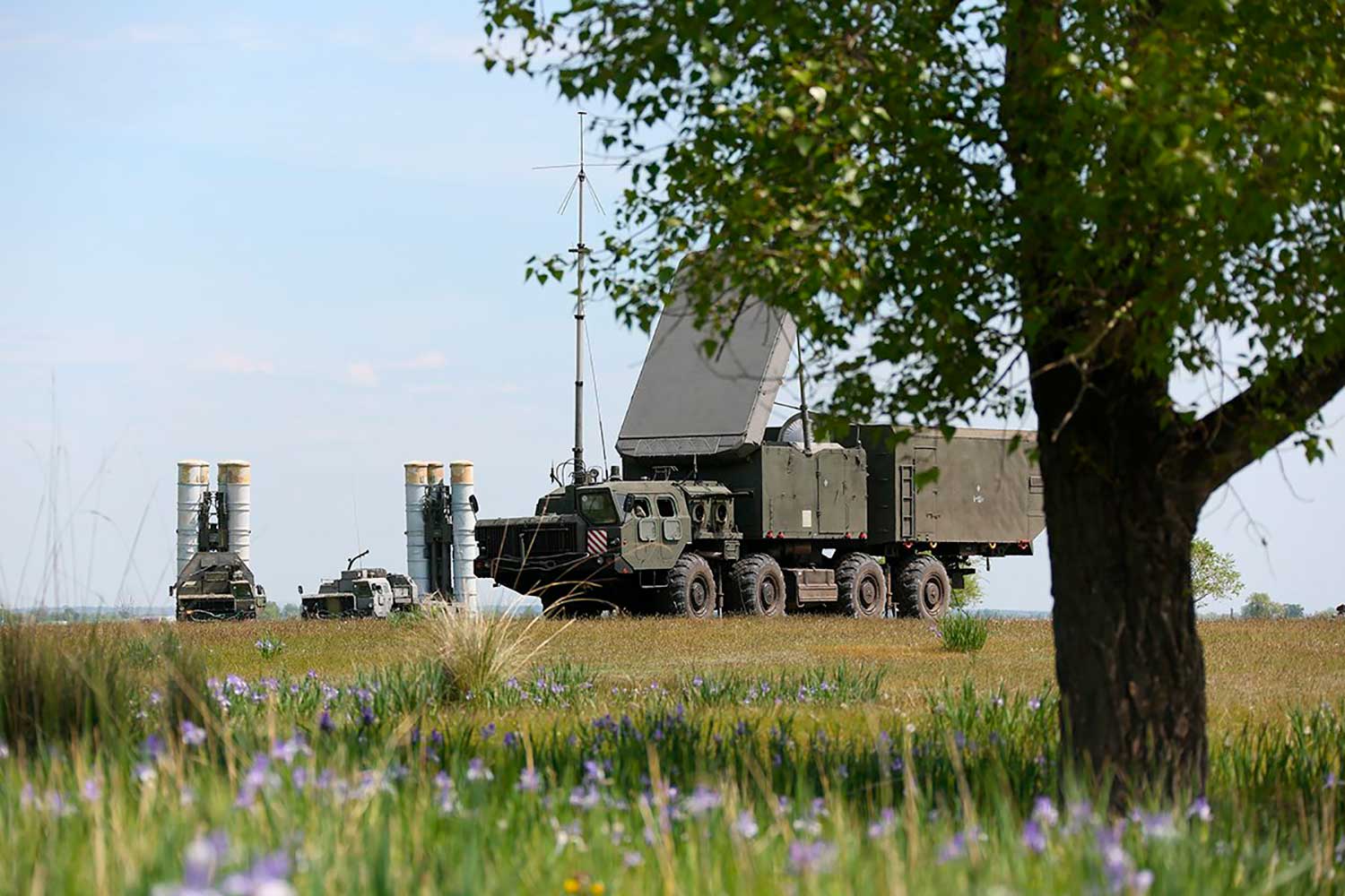 Комплекс советский. Радиолокационная станция комплекса с300. ПВО С-300. РЛС комплекса с-300. ЗРК бук с300 с400.