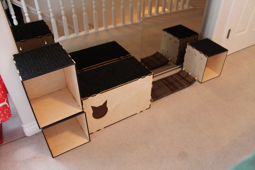 Сделать домик для кошек из коробок. Дом для кошки из коробок. Домик для кошки из коробок. Домик для котёнка из коробки. Домики для котят из коробок.
