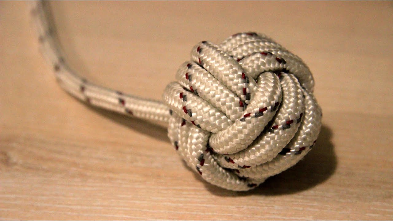 Плетение узла «Обезьяний кулак»