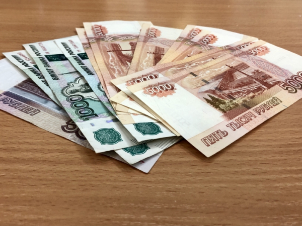 Экономист объяснил желание россиян хранить деньги наличными