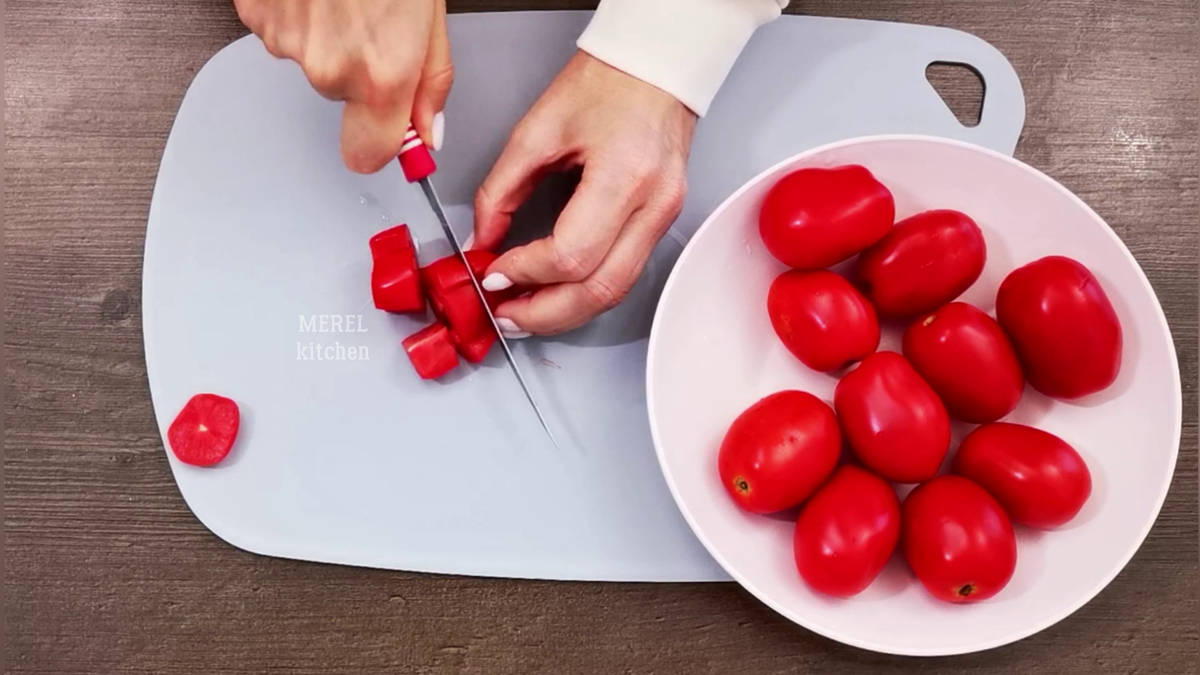Ну очень вкусный салат! А главное полезный, этот салат для меня просто находка! Я на таком салате к лету скинула 7 килограмм за 3 недели!