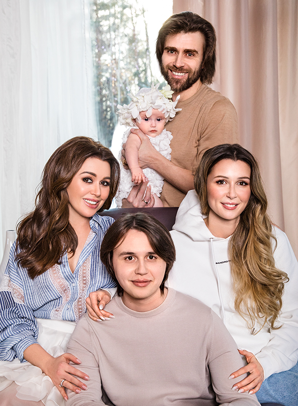 Дочь Анастасии Заворотнюк опубликовала откровенный пост: "Последние два года - самые тяжелые в жизни. Эта боль всегда со мной" Дети,Дети знаменитостей