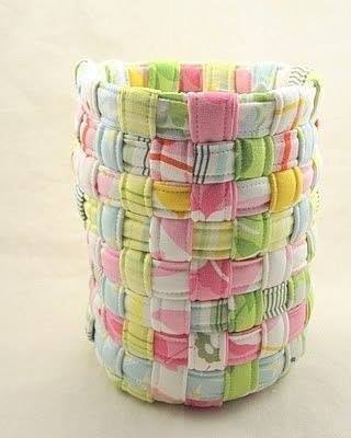 Плетём корзинку из полосок ткани 5