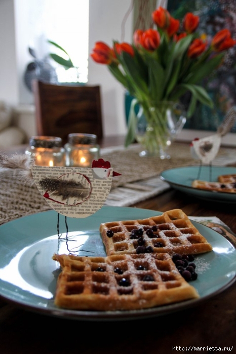 Креативные пасхальные курочки из книжных страниц