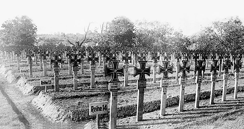 Сколько немцев погибло в великой. Кладбище в Германии воинов Великой Отечественной войны. Погибших немцев в ВОВ 1941-1945. Потери фашистской Германии во второй мировой войне 1941-1945. Кладбище немцев 2 мировой войны.