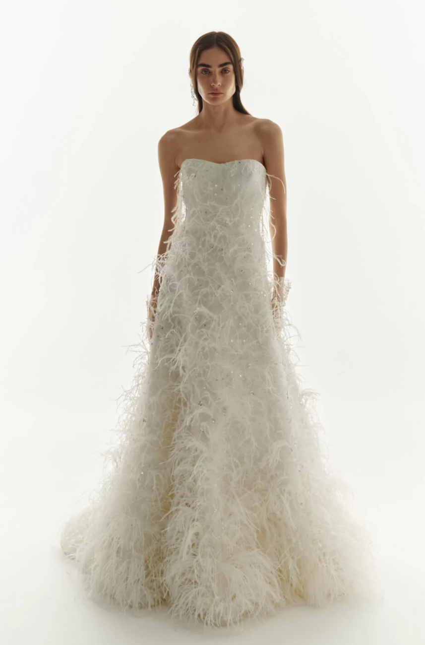 Valentin Yudashkin: Смелые силуэты и многоликий белый в новой свадебной коллекции