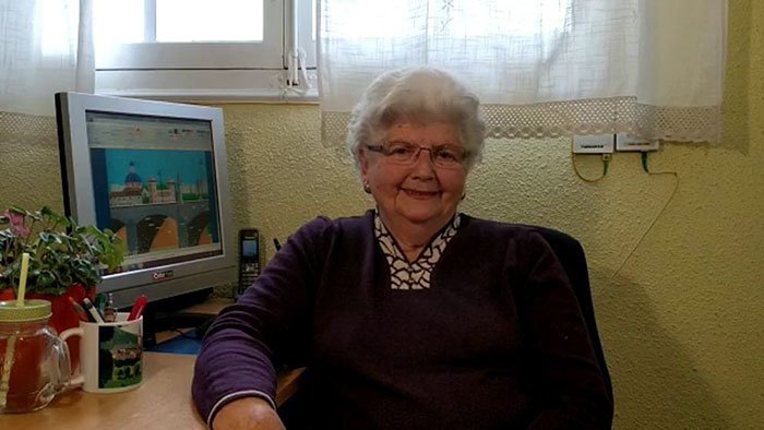 87-летняя бабушка создает картины в Microsoft Paint misrosoft paint, бабушка, компьютер, компьютерная грамотность, необычное увлечение, неожиданно, рисование, удивительное хобби