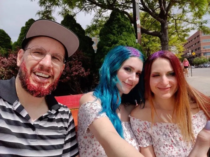 Как американка живет в собственном маленьком гареме с четырьмя мужчинами Как американка живет в собственном маленьком гареме с четырьмя мужчинами