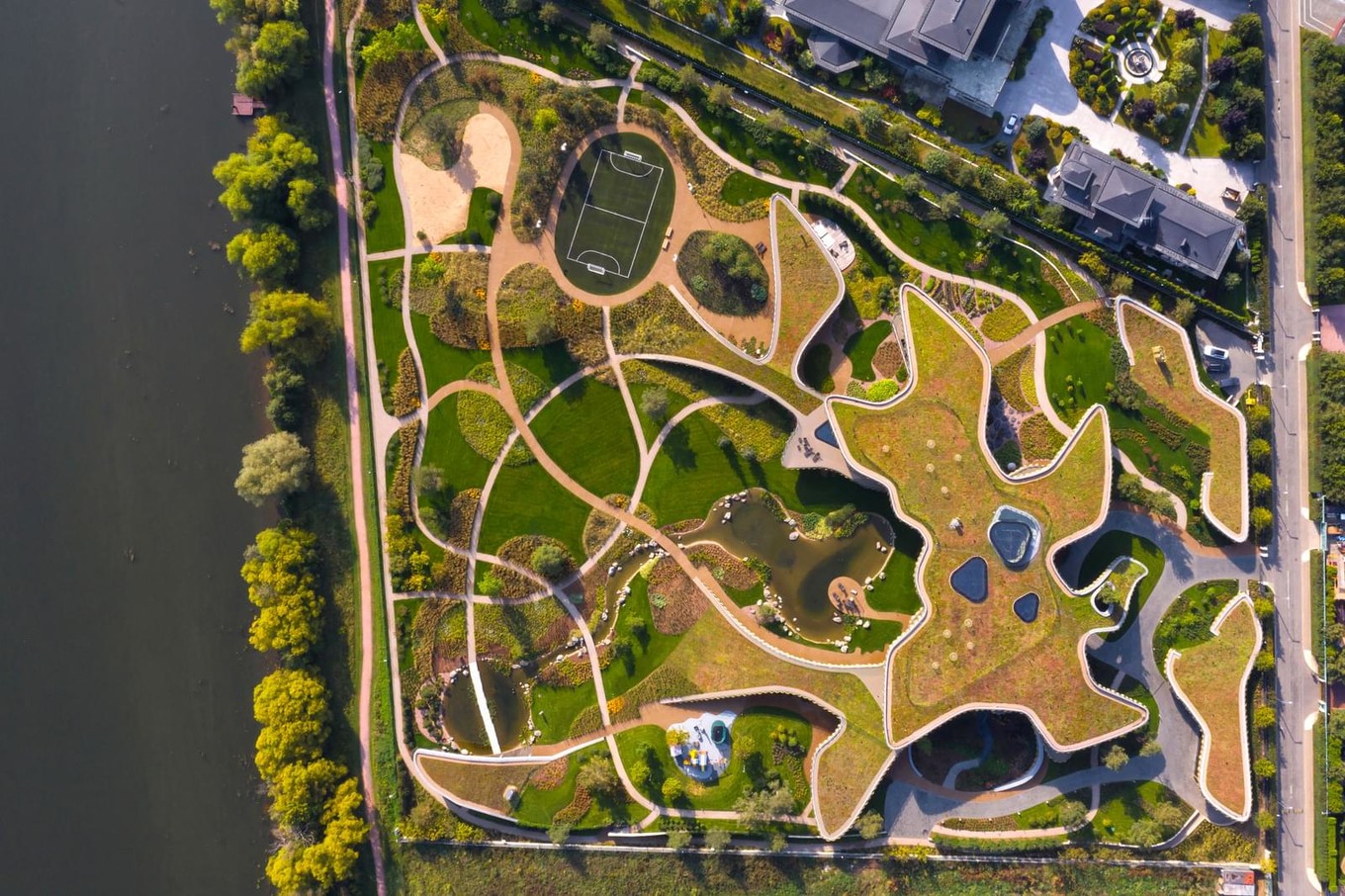 Необычная архитектура дома в сельской местности на берегу Москвы-реки Необычная архитектура дома в сельской местности на берегу Москвы-реки архитектура,Путешествия,фото