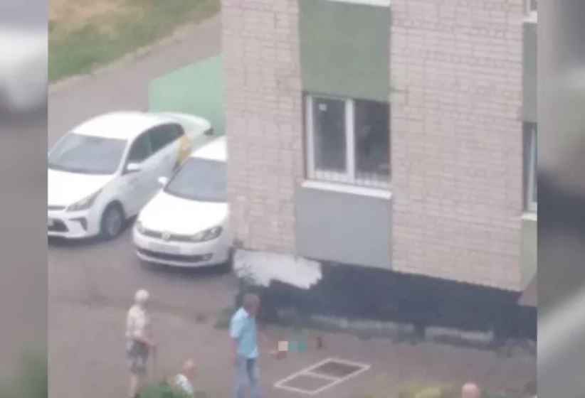 «Мать кричала как сумасшедшая»: в Ярославле из окна многоэтажки выпал младенец