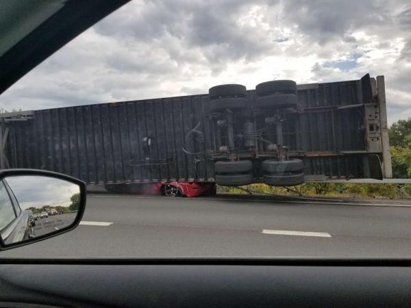 Фура превратила авто в лепёшку, но водитель родился в рубашке. На нём нет царапин, зато есть кое-что похуже авто и мото,ДТП,происшествия,чудо