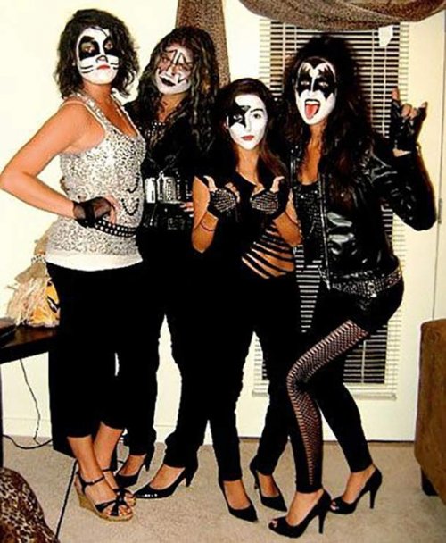 Прикольные самодельные костюмы на Хэллоуин для весёлой компании, которые не ударят по вашему бюджету Прикольные самодельные костюмы на Хэллоуин для весёлой компании, которые не ударят по вашему бюджету