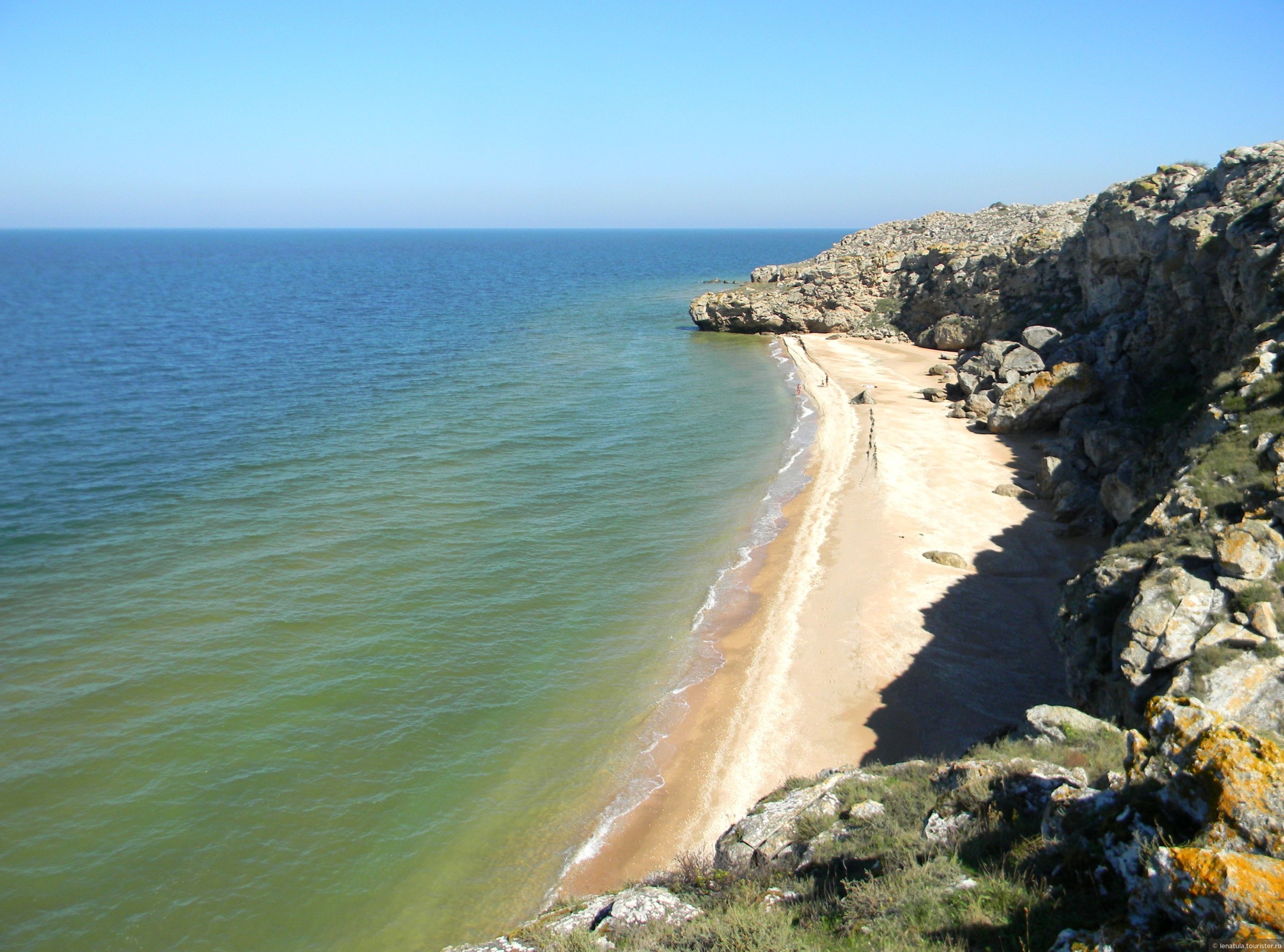 Уникальный дикий пляж в Крыму медленно погибает Тысячи, пляжи, Побережье, можно, число, которое, Генеральских, пляжах, территории, проблемой, может, менее, практически, только, недостатки, желающих, Официально, отдохнуть, каждым, годом