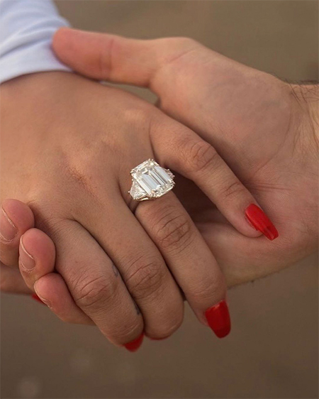 Деми Ловато помолвлена с актером Максом Эрихом: фото впечатляющего кольца Свадьбы,Платья и кольца