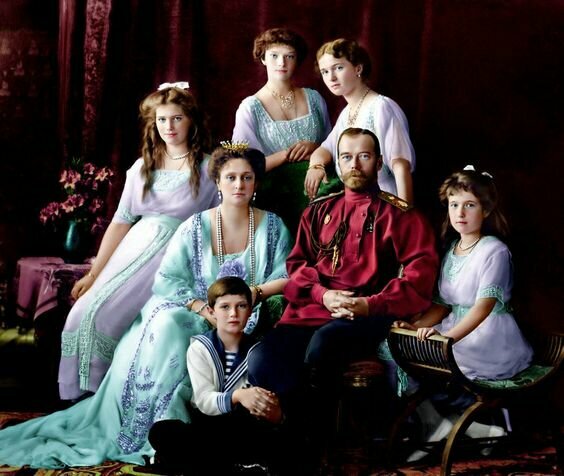 Николай II и Александра Федоровна с детьми