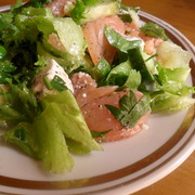 Салат с красной рыбой и сыром