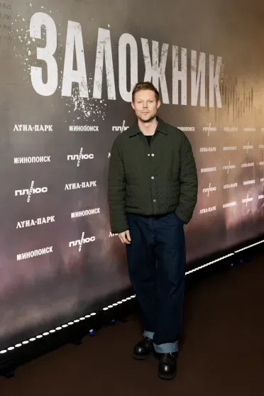 Максим Матвеев, Игорь Верник, Манижа и Светлана Кузнецова посетили премьеру международной драмы в Москве Игорь, Матвеев, Матвеева, Костолевский, гостей, приехал, коллег, языке, поблагодарил, Верник, также, Муавад, актёр, Николас, Авратинская, главные, своих, Дарья, Заложник, Максима