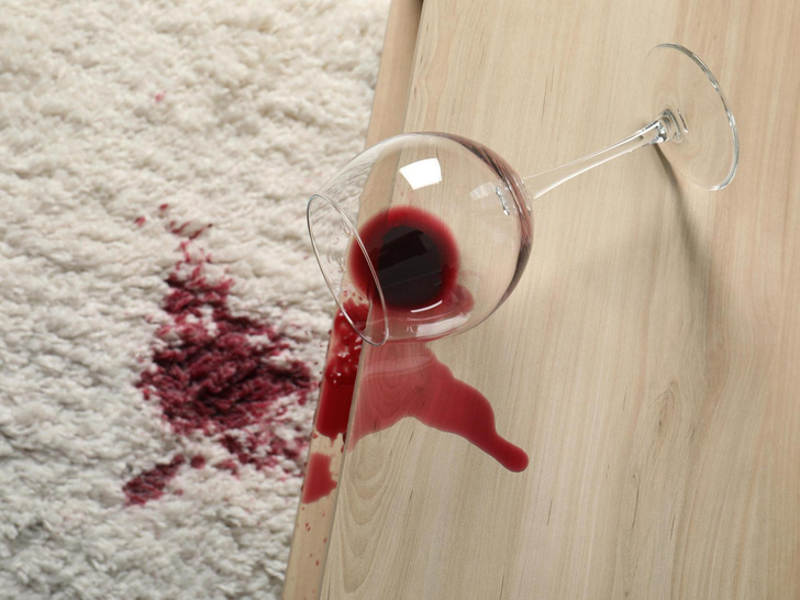Как удалить красное вино с ковра — лайфхак, который вас поразит лайфхаки,полезные советы