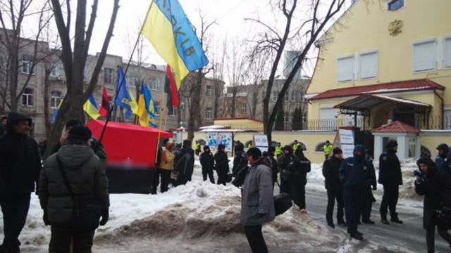 Полиция Украины не пускает россиян голосовать на выборах президента РФ во Львове
