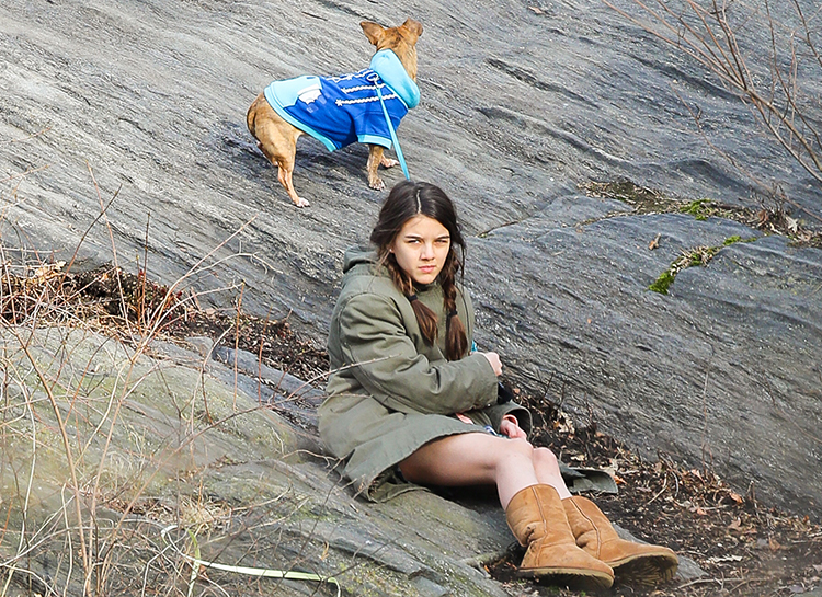 Все нипочем: Кэти Холмс с дочерью Сури Круз и новыми питомцами на прогулке в Нью-Йорке Все нипочем: Кэти Холмс с дочерью Сури Круз и новыми питомцами на прогулке в Нью-Йорке Дети,Дети знаменитостей