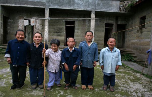 Тайны китайской деревни, в которой почти половина населения рождаются карликами 