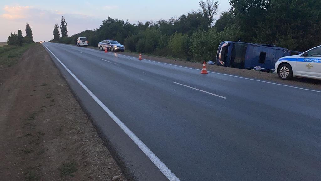 В Ростовской области разбился микроавтобус с пассажирами