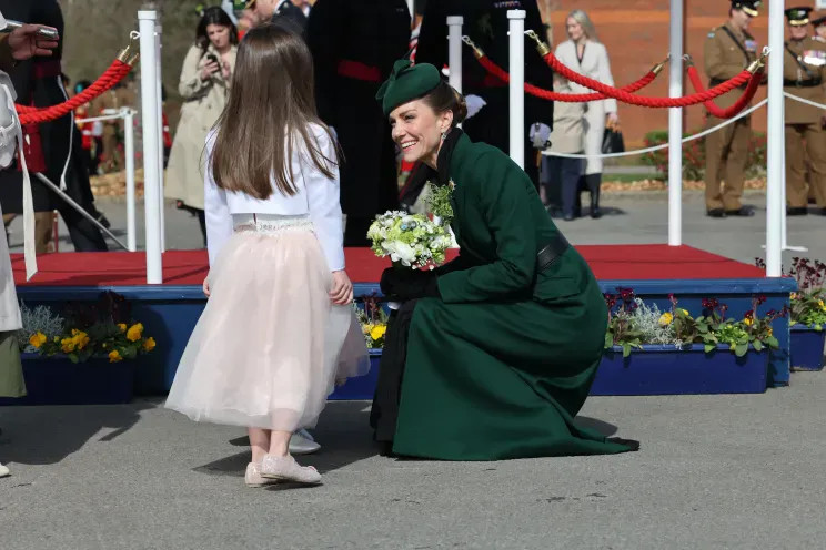 Кейт Миддлтон в зелёном на параде Ирландской гвардии