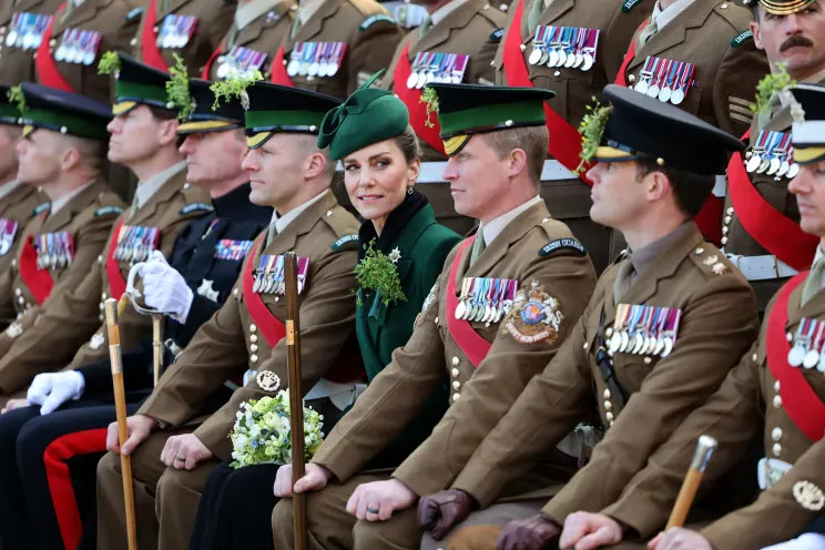 Кейт Миддлтон в зелёном на параде Ирландской гвардии