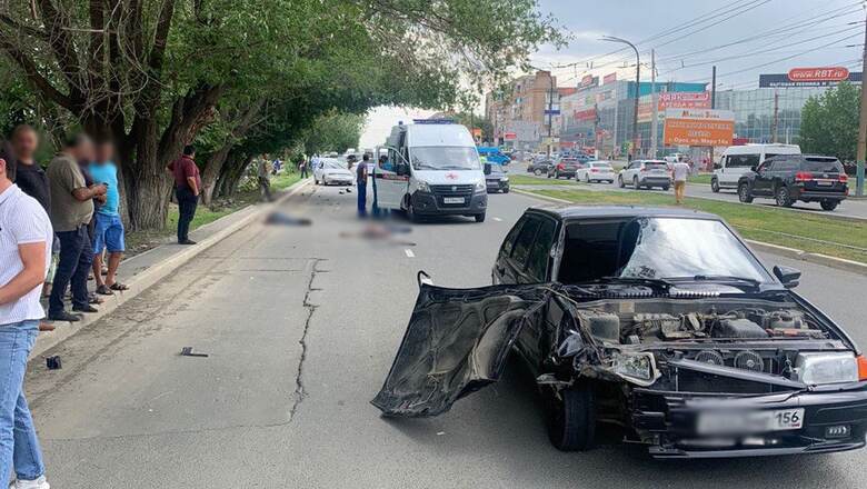 В Орске ВАЗ насмерть сбил двух человек, менявших колесо на обочине