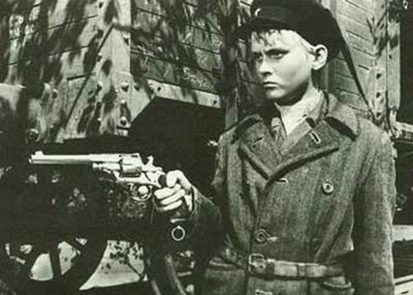 Российские актеры, о чьих дебютных ролях давно забыли Российские актеры, о чьих дебютных ролях давно забыли