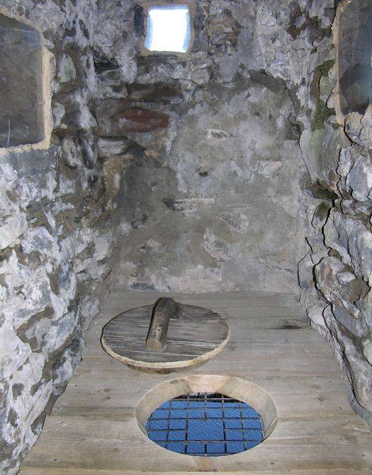 Туалет для графской крепости. Как в средние века справляли нужду 