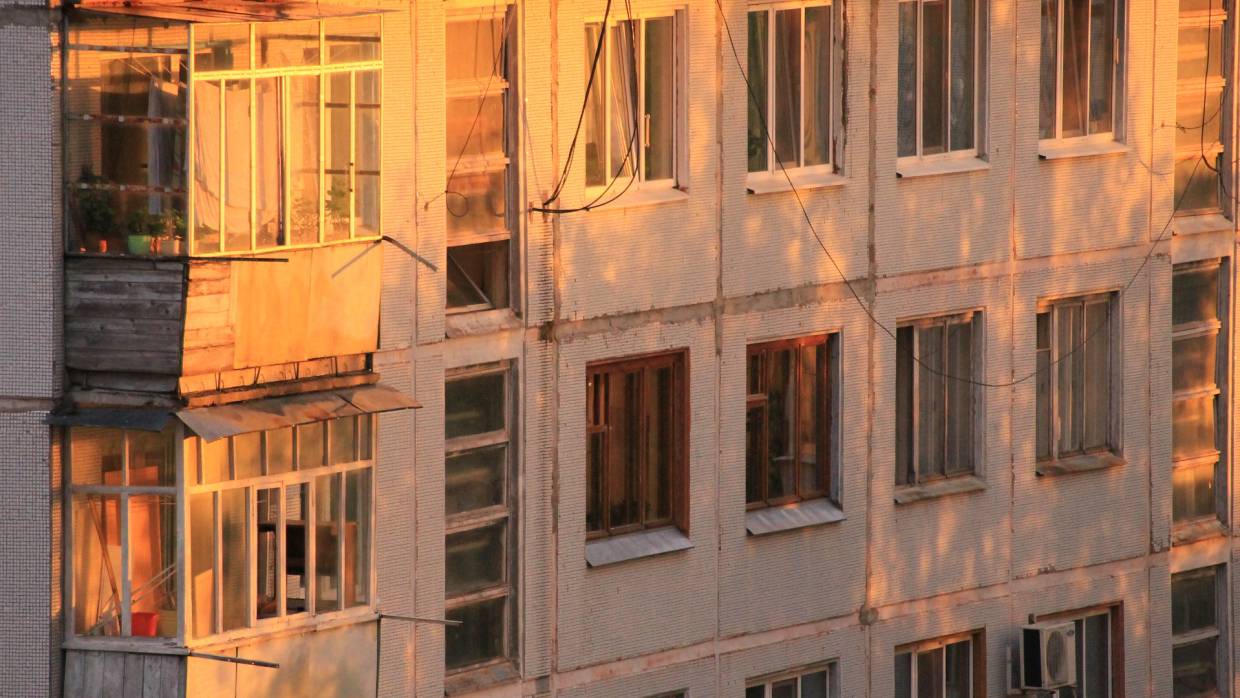 Пенсионерка разбилась насмерть, спускаясь по веревке с балкона в Татарстане Происшествия